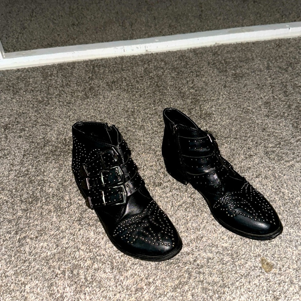 Leather Studded boots, great condition in size 6 woman’s.